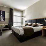 Pineta Wellness & מלון