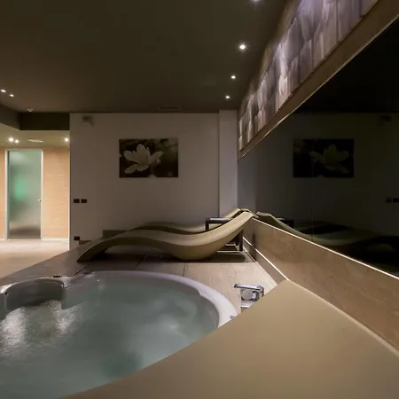 Pineta Wellness & 4*